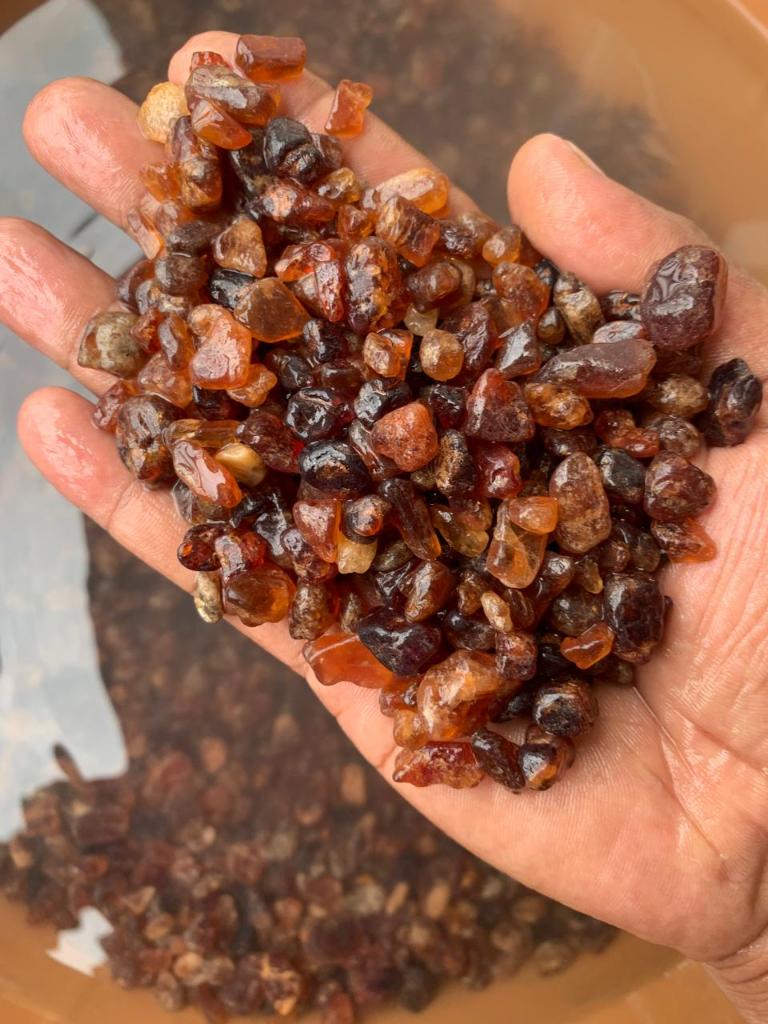 Natural garnet 10 kg lot available 🇱🇰