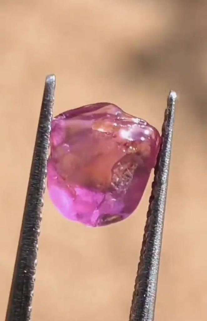 Natural pink sapphire
