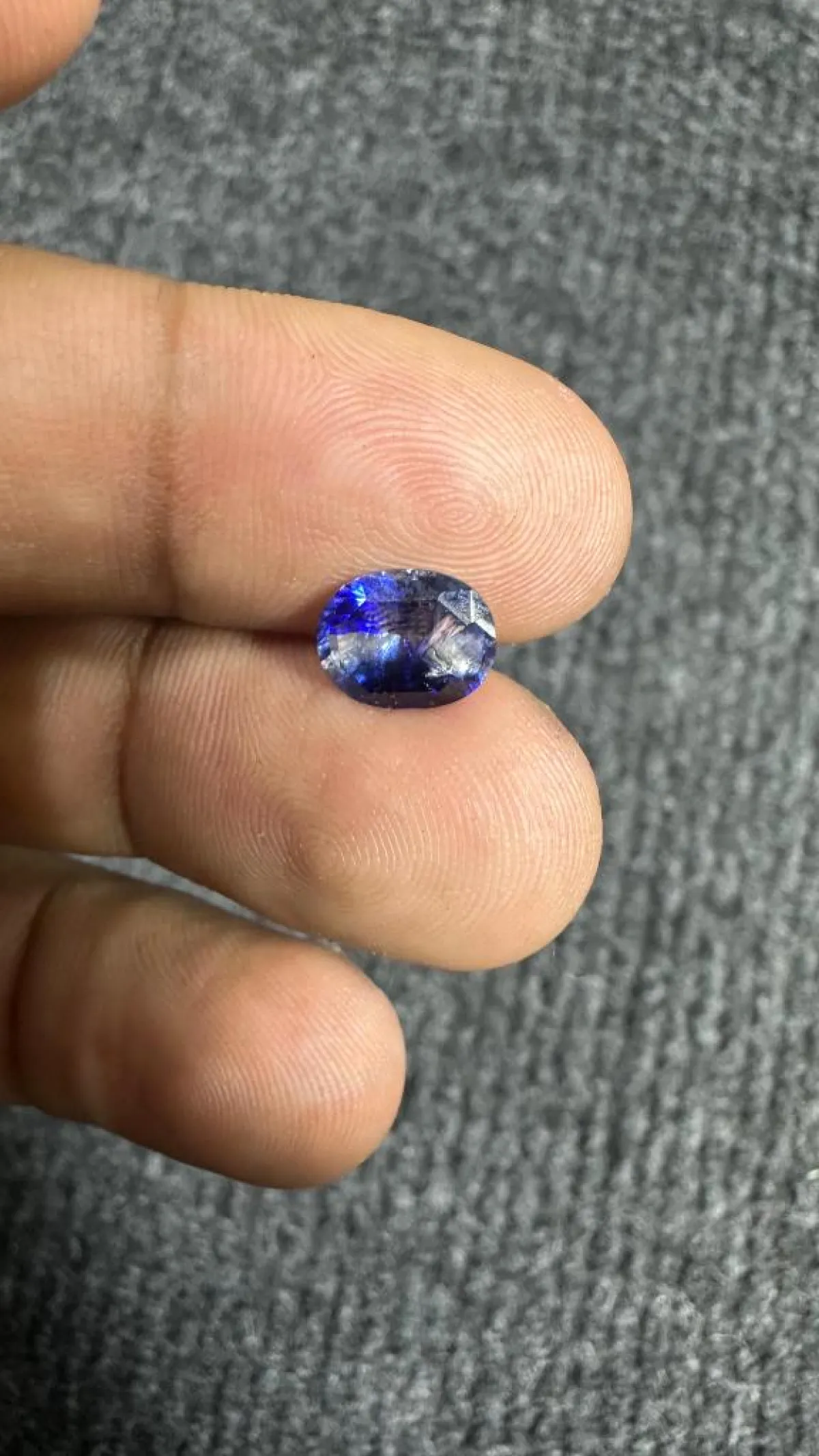 NATURAL CORUNDUM BI-COLOUR SAPPHIRE
