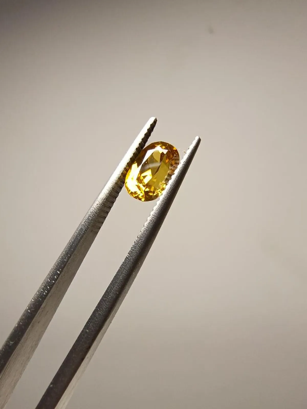 Yellow Zircon Loupe Lean