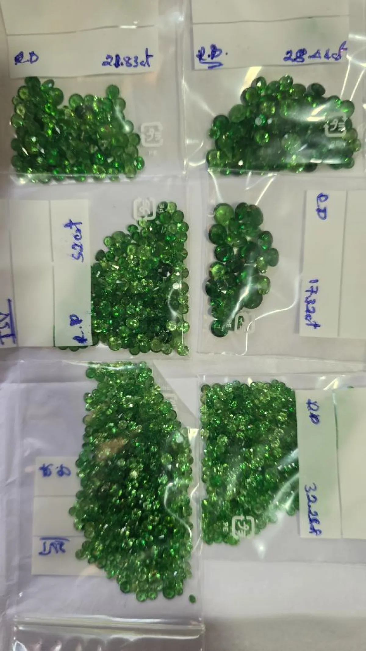 Tsavorite garnet (calibrated lot)